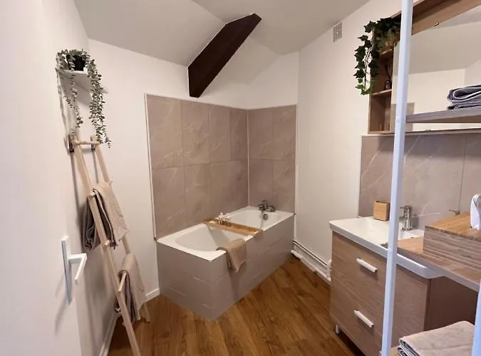 Le Petit Port - La Belle Etoile Sedan